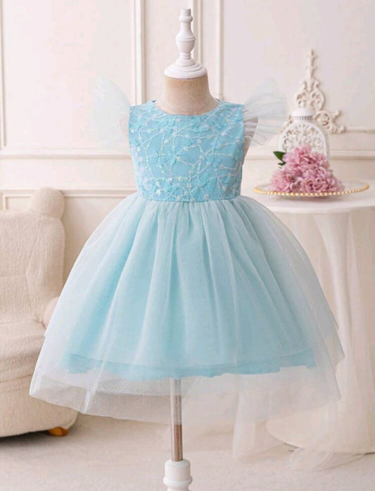 Vestido elegante con detalles en lentejuelas