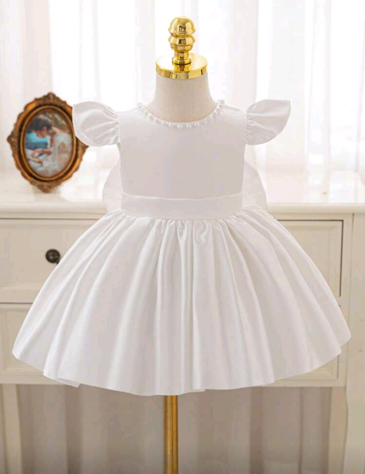 Vestido Elegante blanco con detalles en perlitas