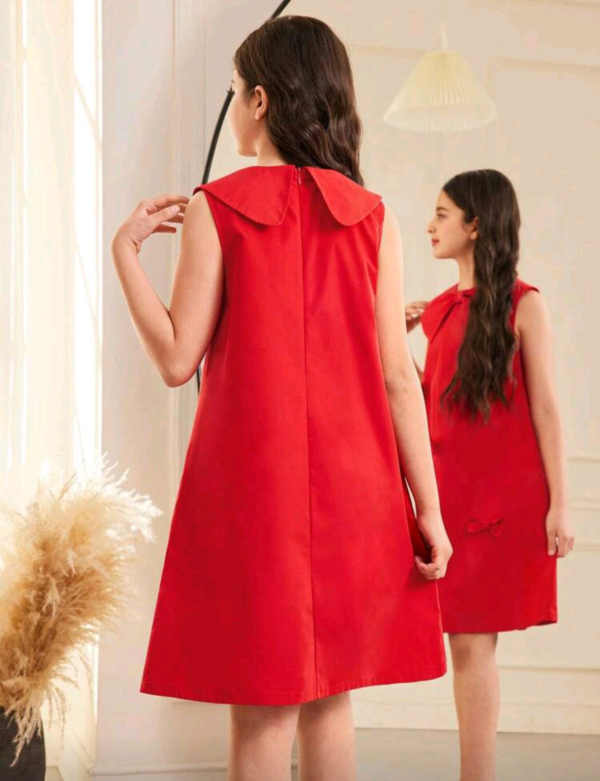 Vestido chic sin mangas con cuello y detalles en moños