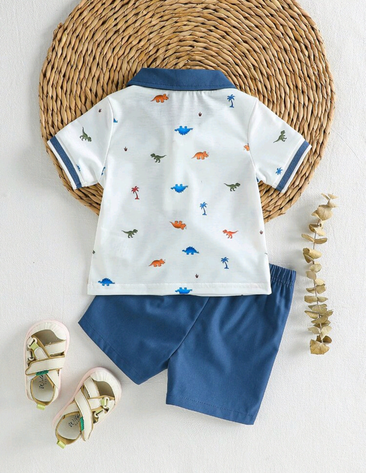 Remera con cuello estampado de Dino+ short