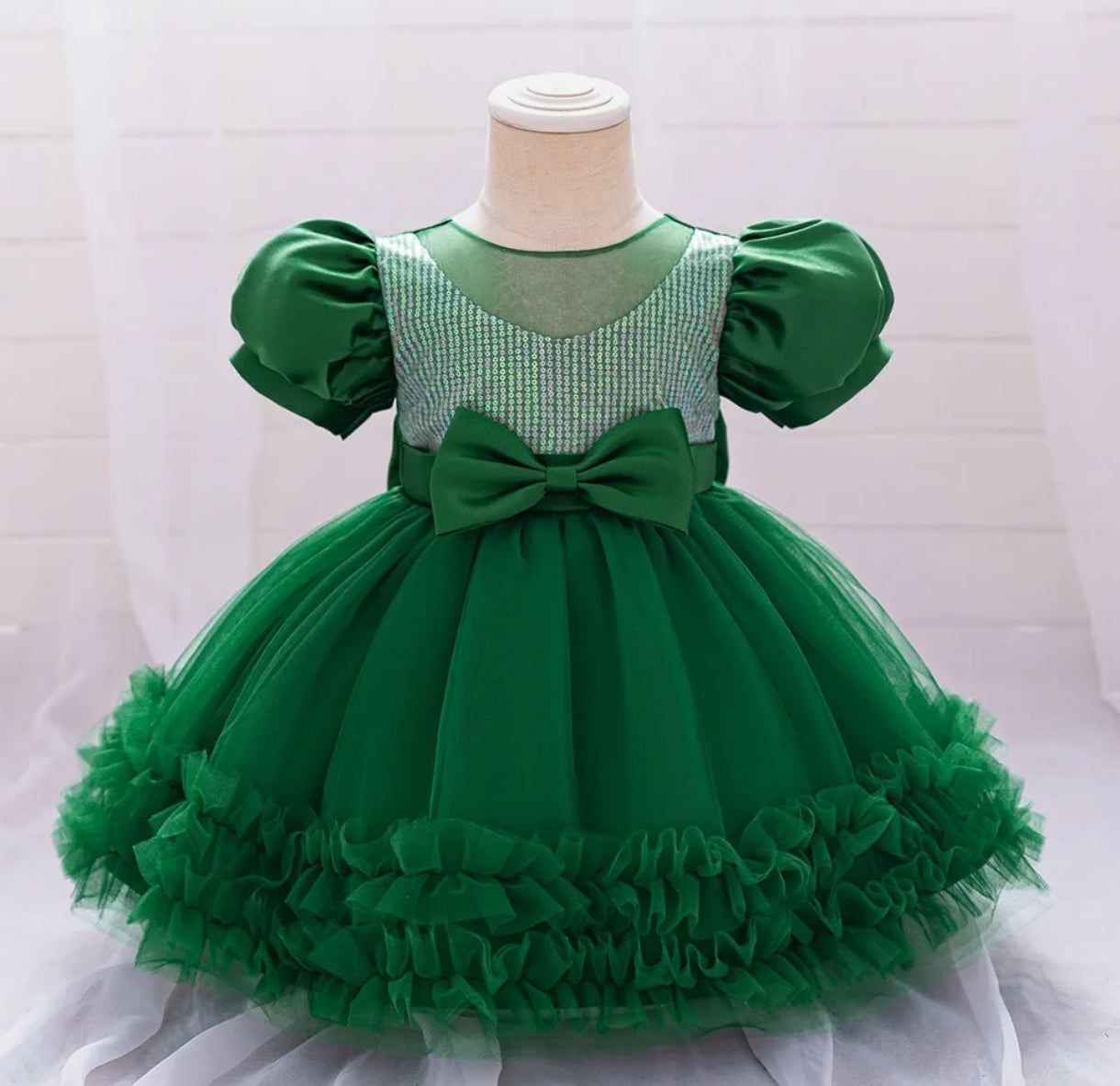 Vestido Elegante, mangas princesas y detalles de lentejuelas