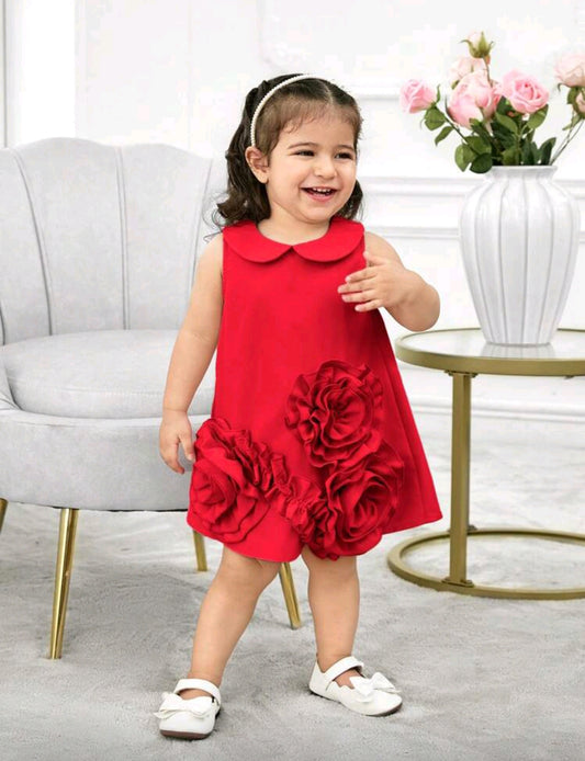 Vestido elegante sin mangas con detalles en flores