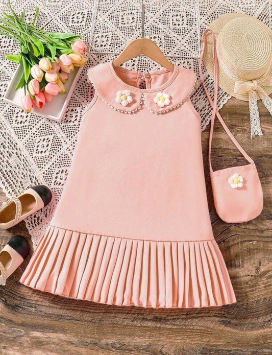 Vestido sin mangas con detalles plisado y flores con bolsito