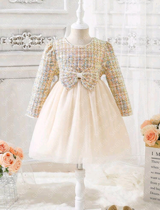 Vestido mangas largas con lentejuelas y tul