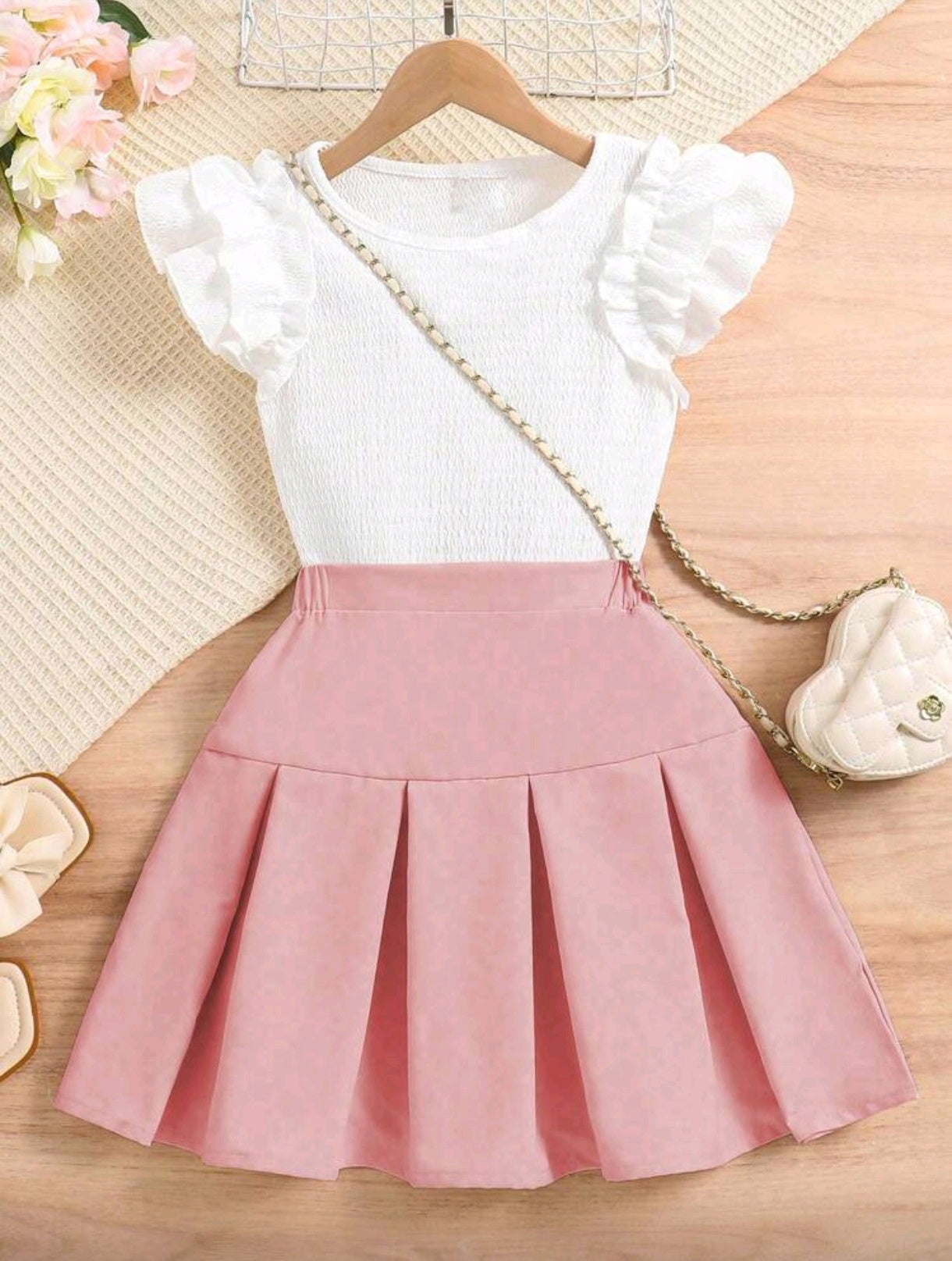 Blusa texturizada + falda plisada