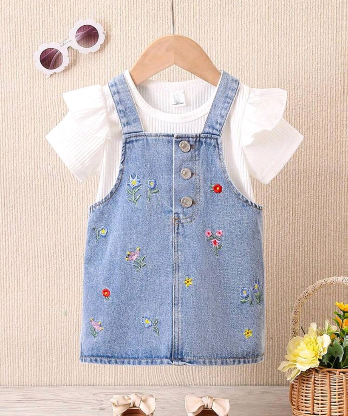 Blusita acanalada + vestido de Jeans con bordados