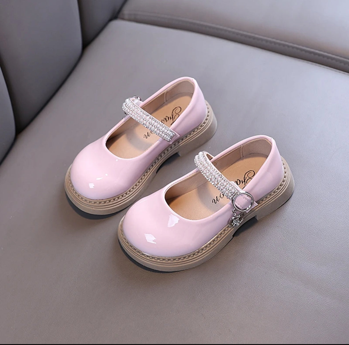 Acc.  Zapato con detalles en brillos