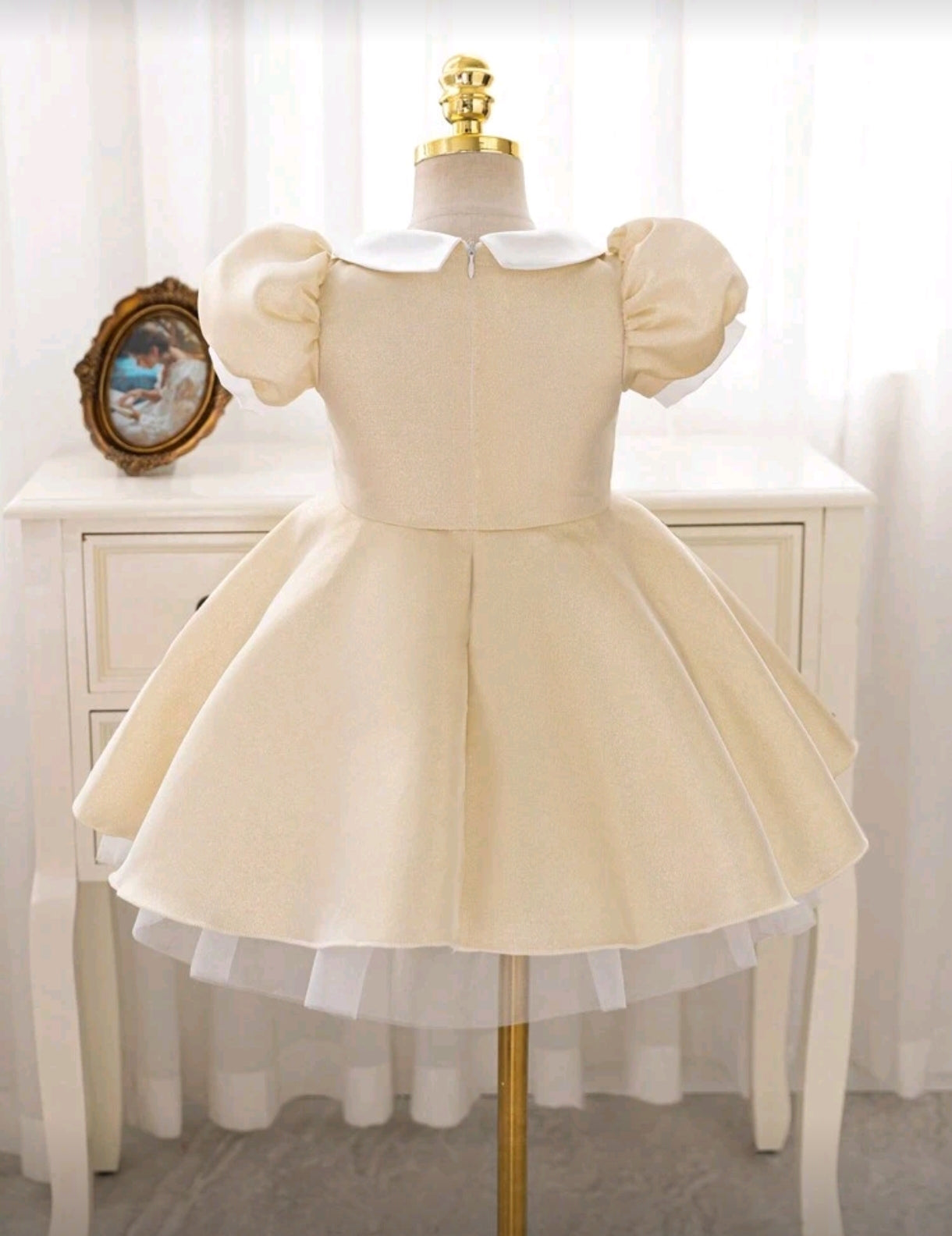 Vestido elegante de mangas abullonadas