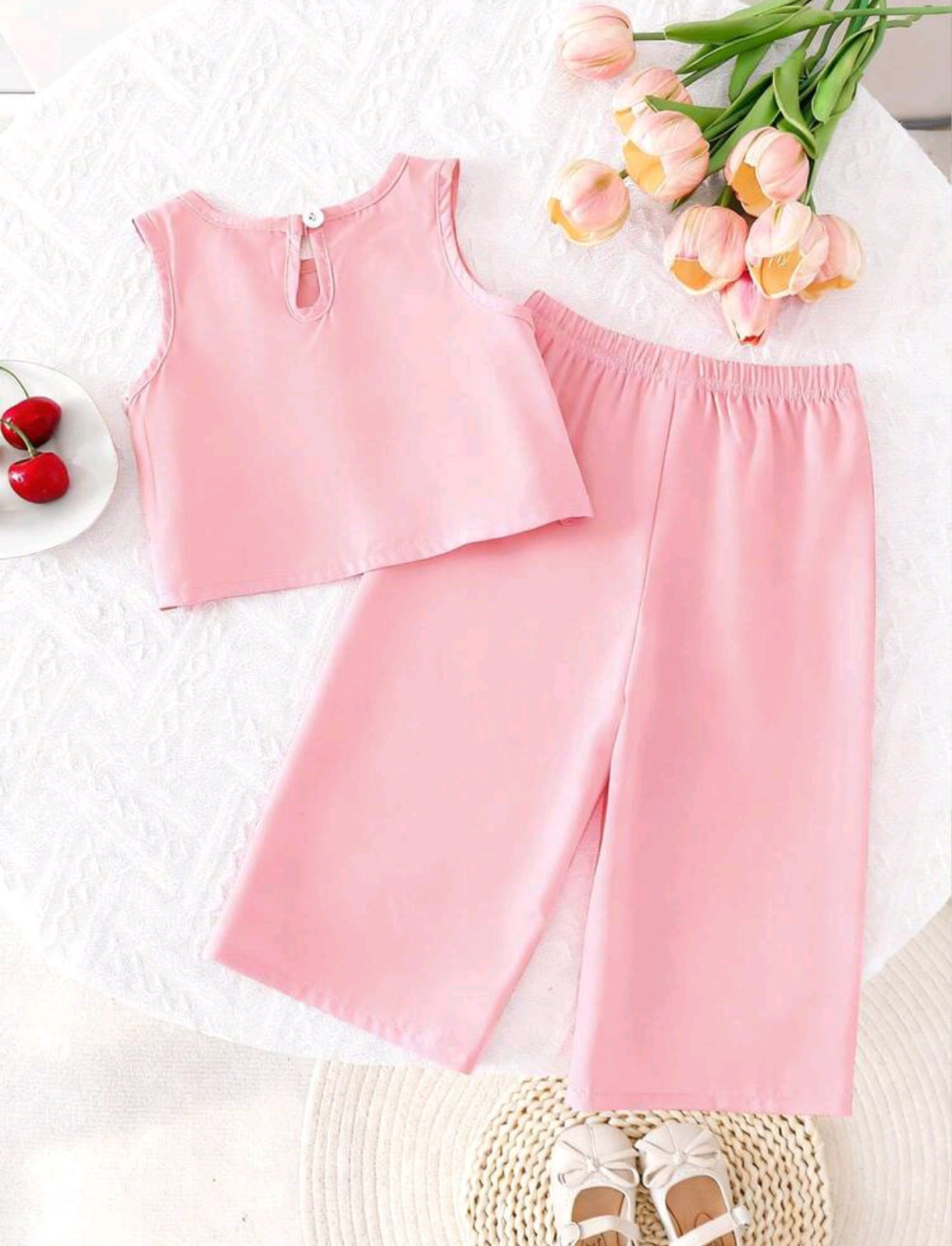 Blusa sin mangas con detalles en moñitos+ pantalón
