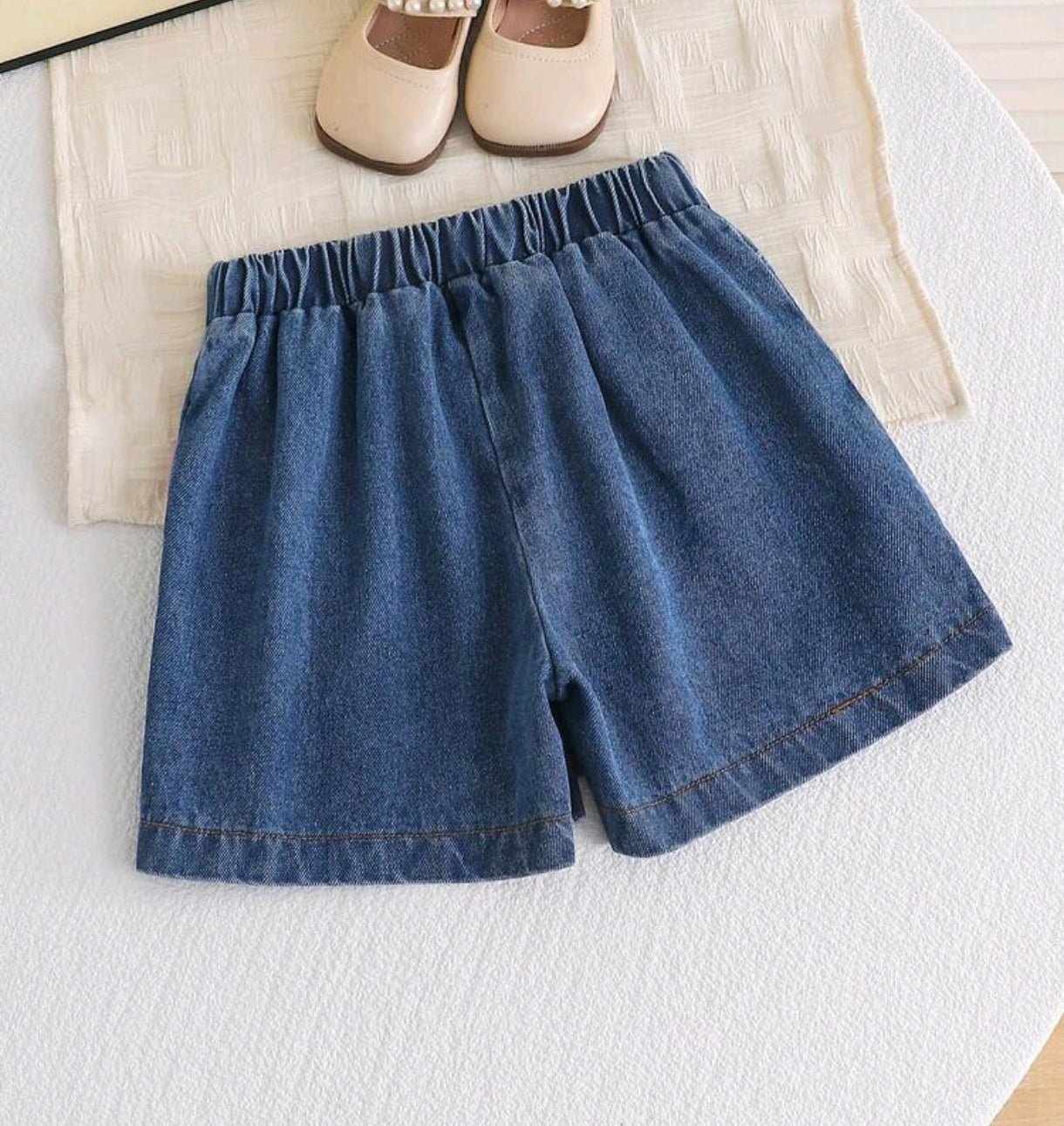 Short pollera con bordados de moños