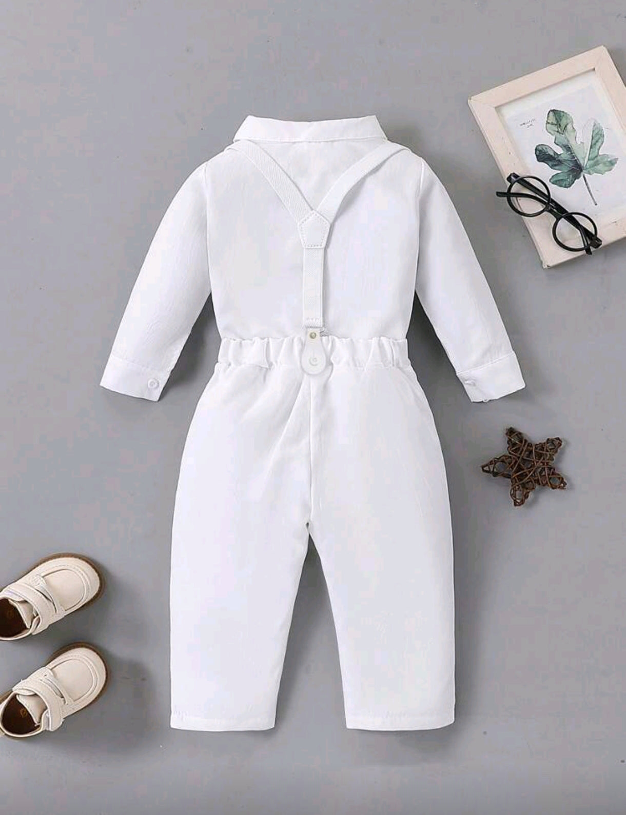 Camisa + moño + pantalón + suspensorio