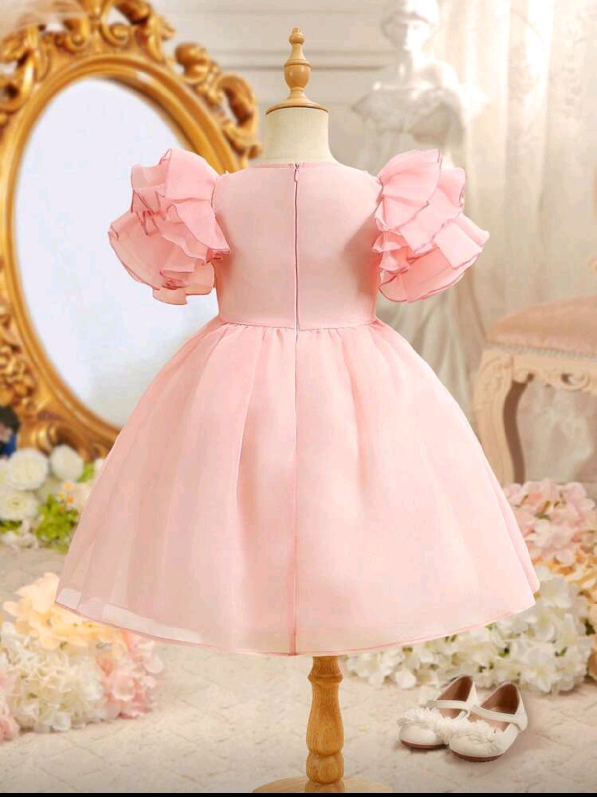 Vestido elegante de organza, detalles de flores