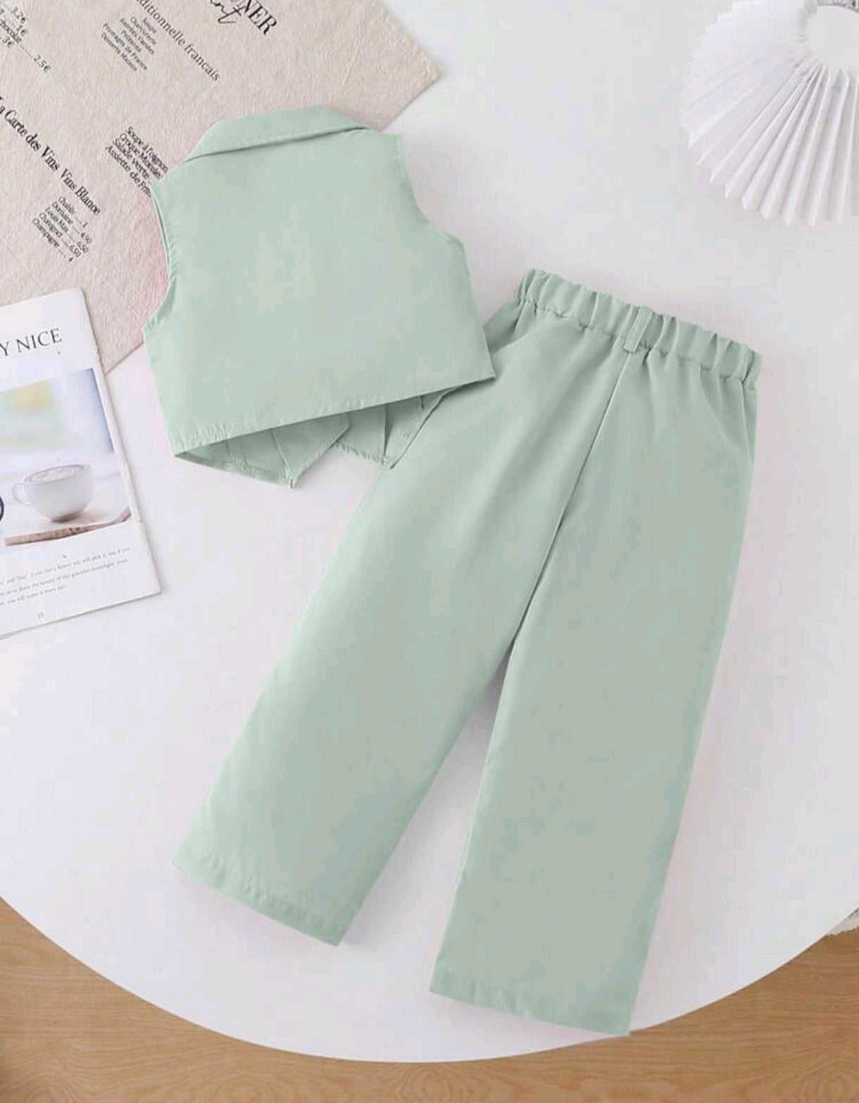 Blusa tipo chaleco + pantalón ( no incluye cinto)