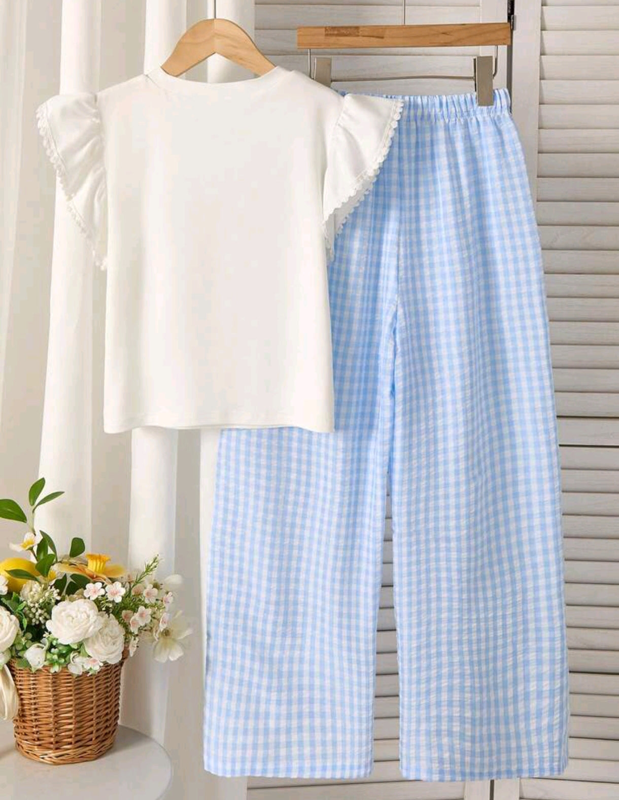 Blusa mangas Mari con bordados de flores + pantalón q cuadro