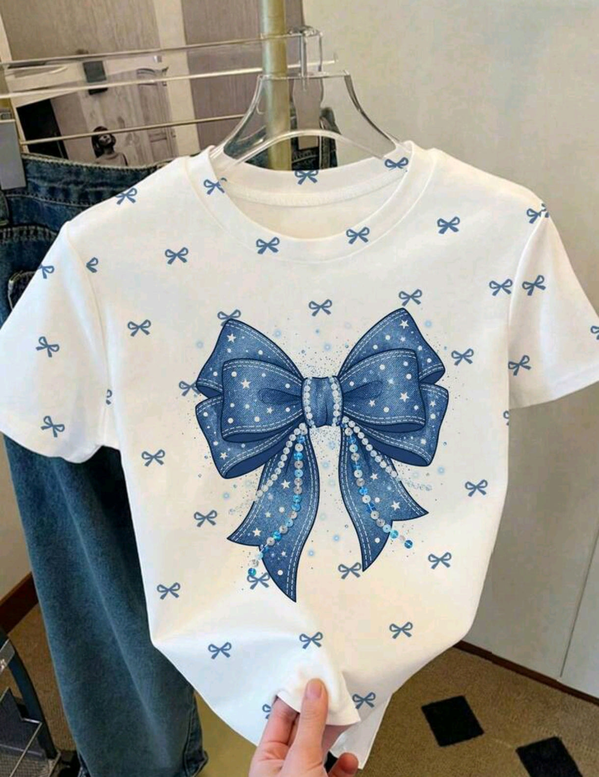 Remera con estampado de moños