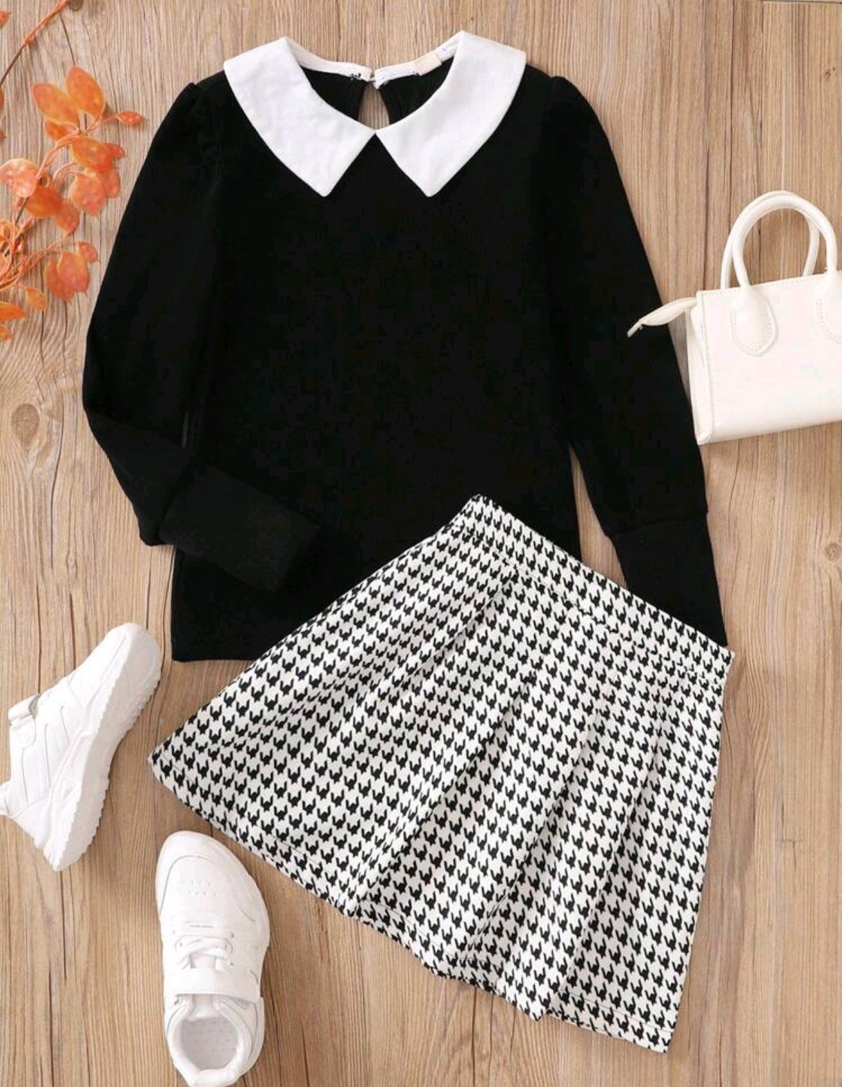 Mangas largas con cuello+ falda plisada
