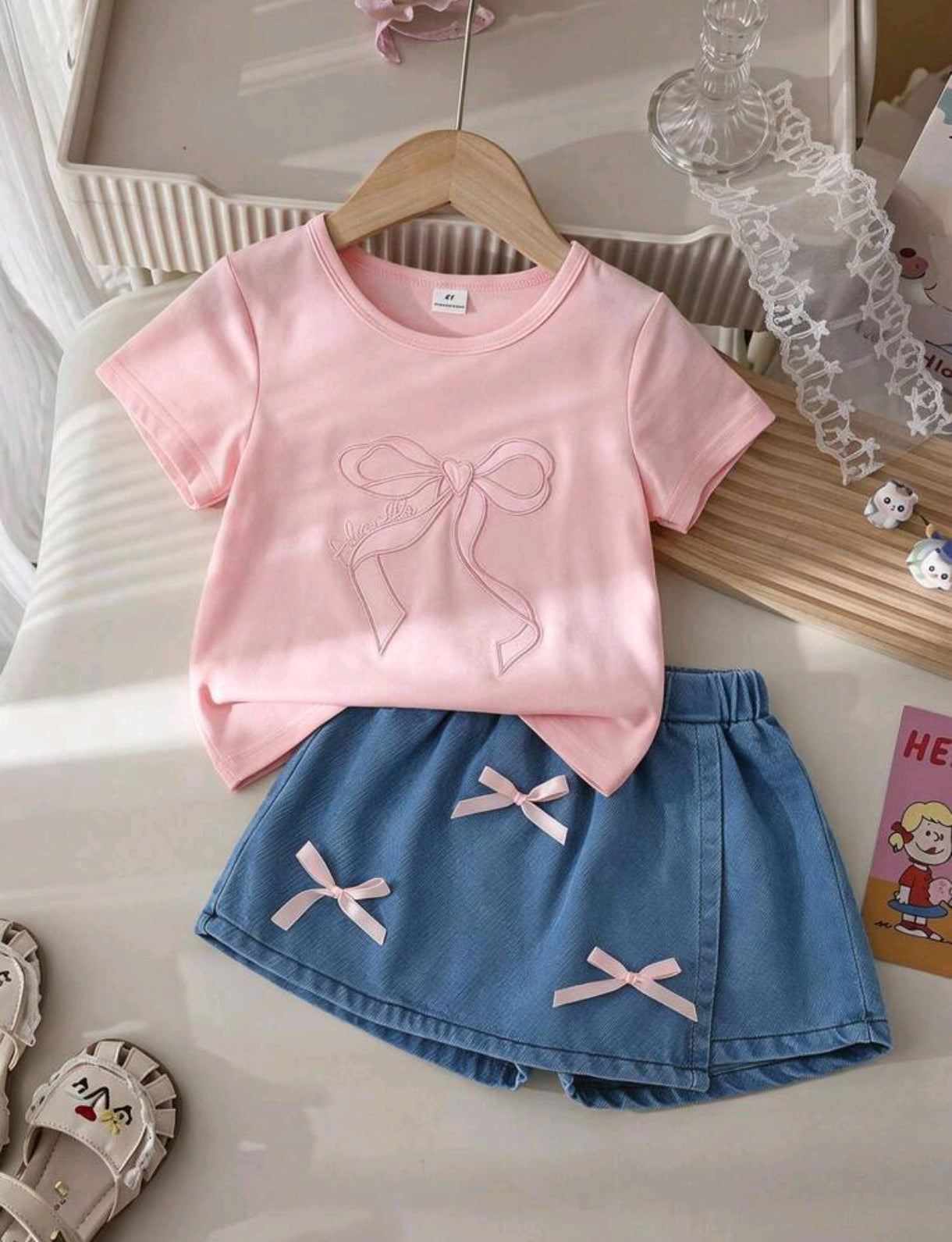 Blusa con bordado de moño+ short pollera con detalles en moños