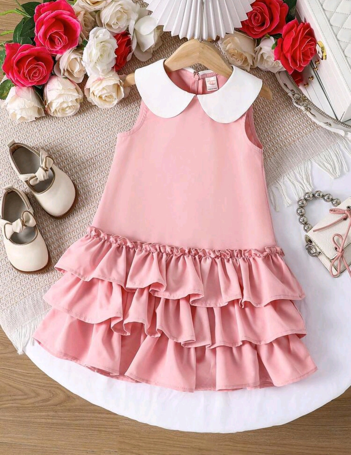 Vestido casual minimalista con volados