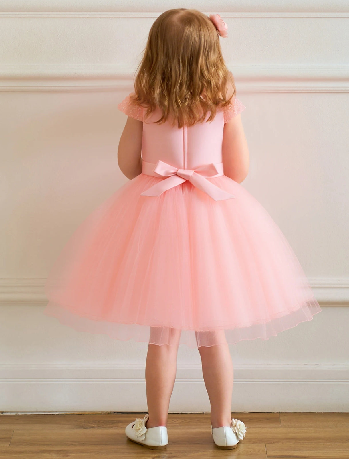 Vestido Elegante de tul con  bordados de mariposas y detalles de perlitas