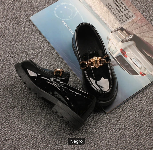 Acc. Zapato de cuero charolado