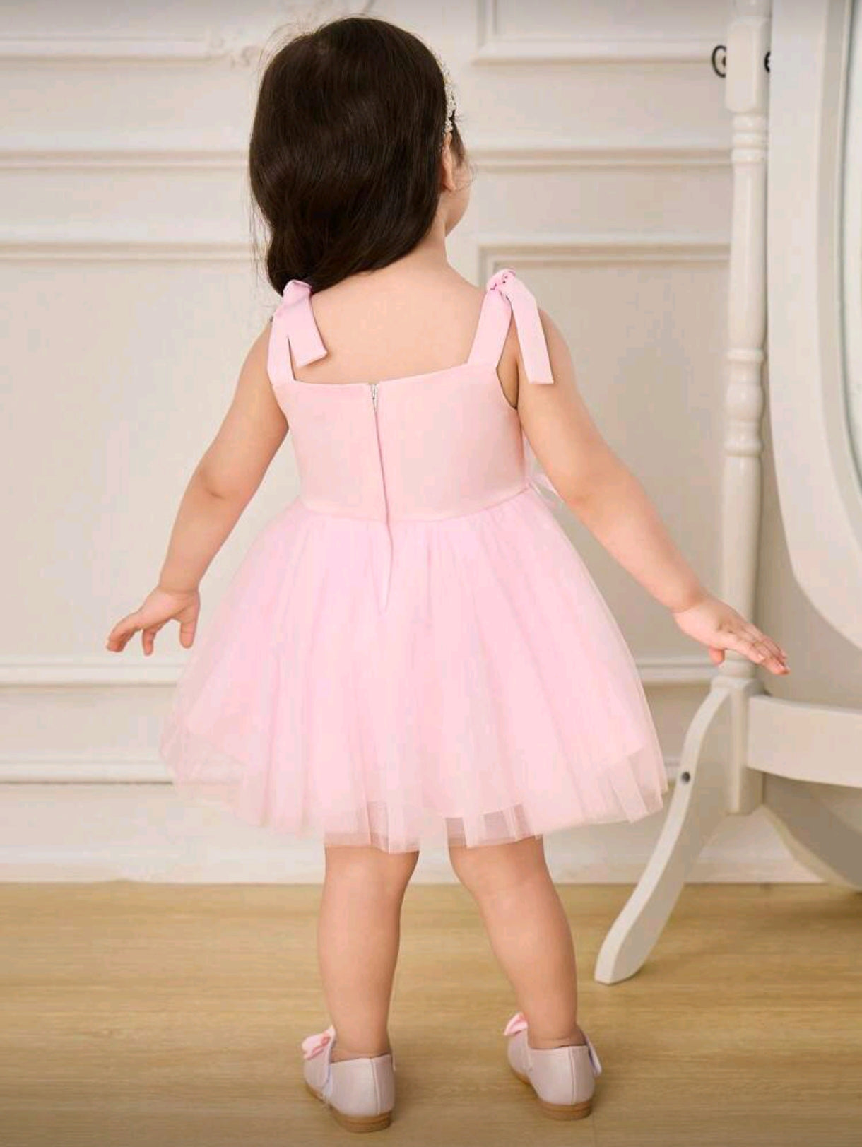Vestido elegante de tul y detalles en perlitas