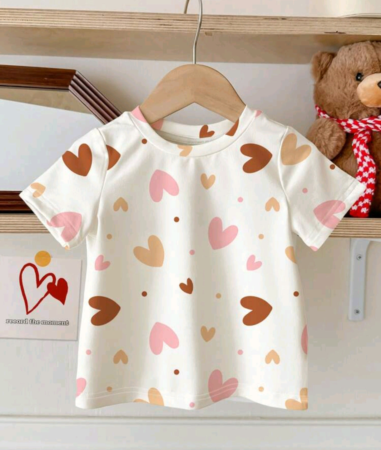 Blusa blanca con estampa de corazón