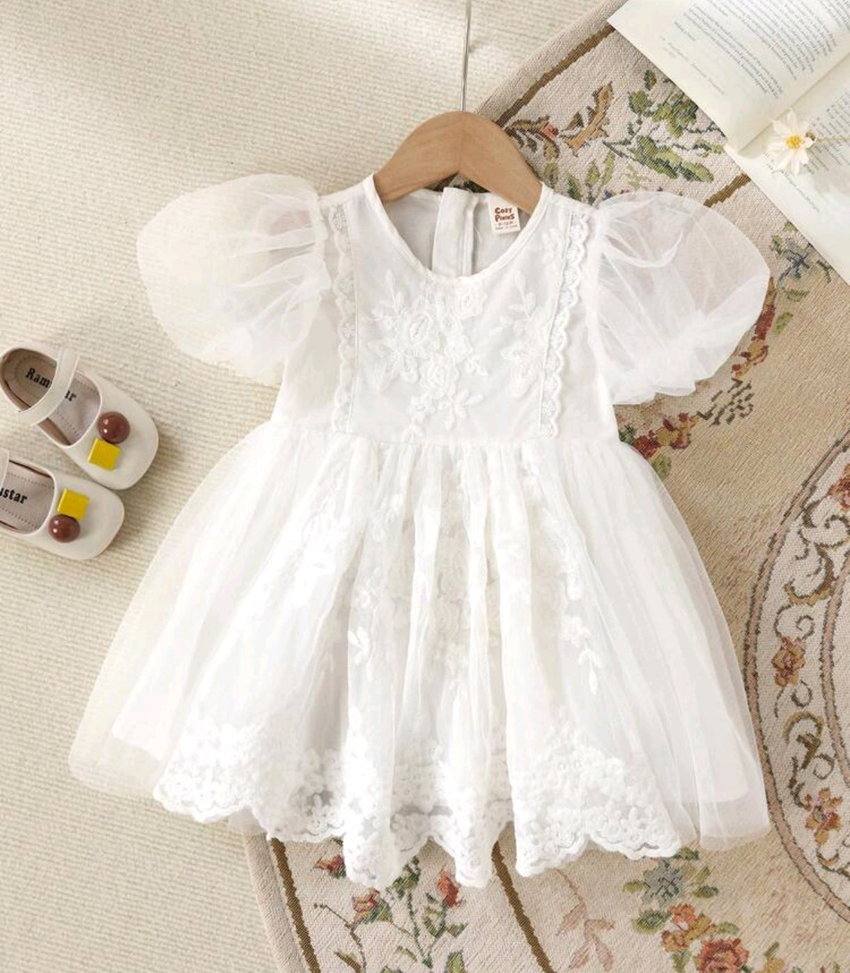 Vestido Blanco bebé con mangas abullonadas de encajes