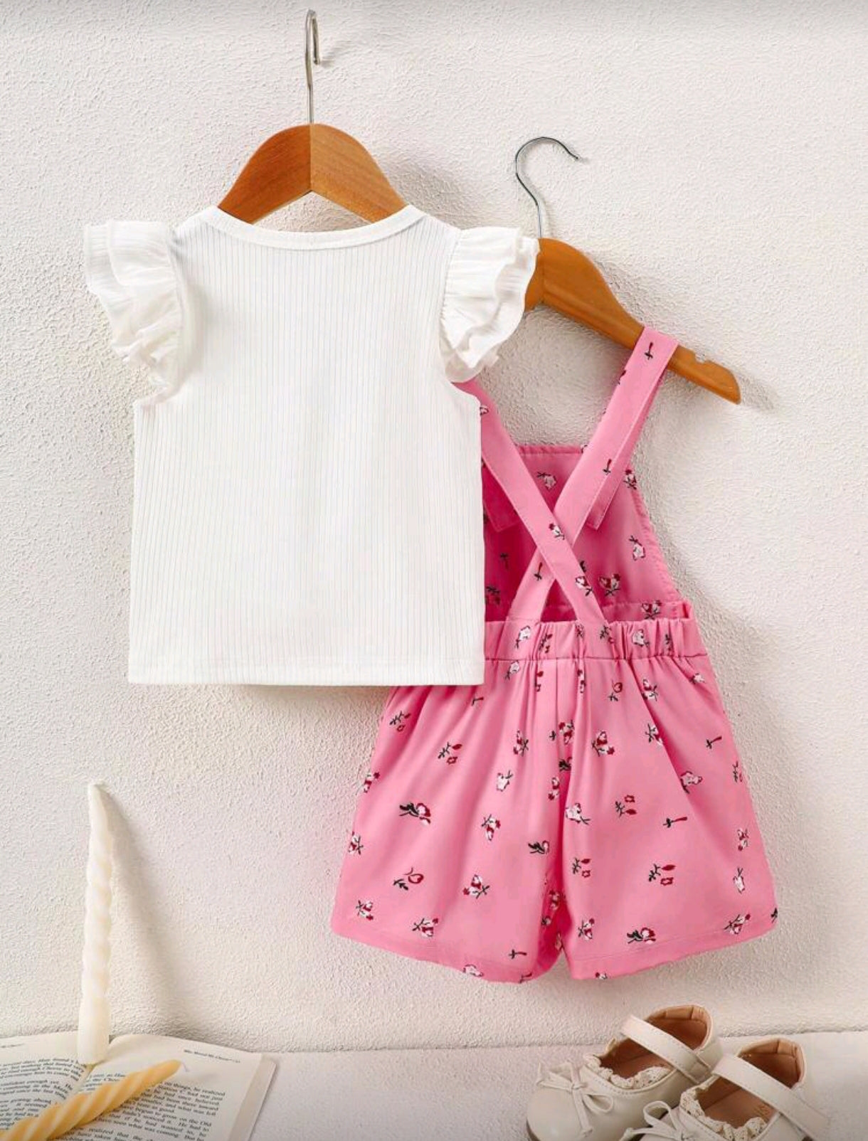 Blusa lisa + jardinera estampada