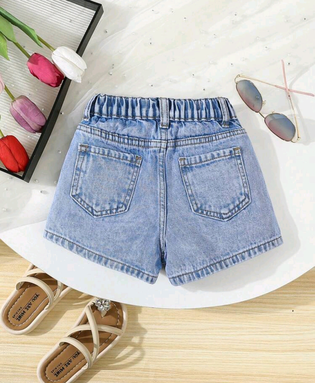 Short de Jeans con detalles en perlitas