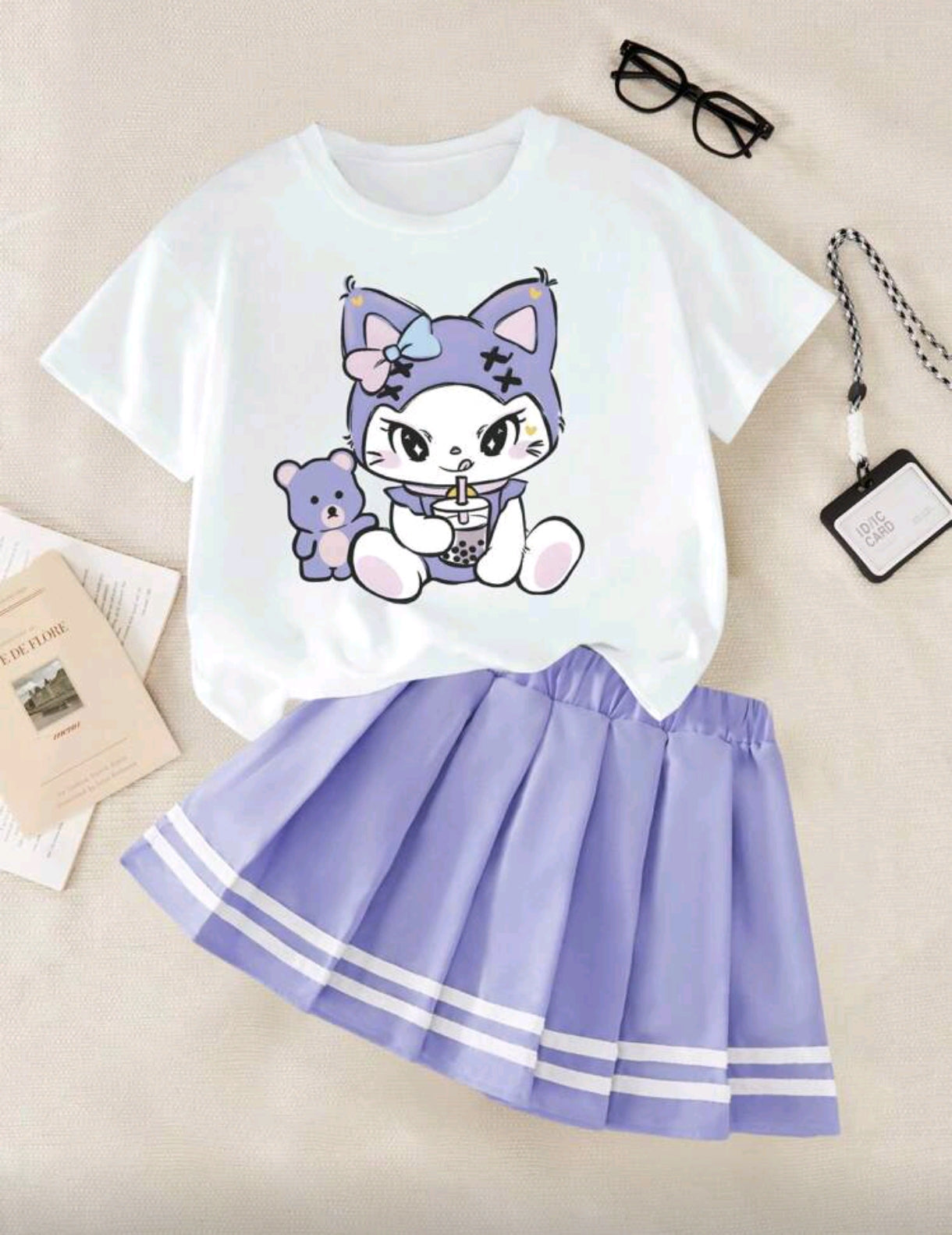 Blusa con diseño de gatita kuromi + falda plisada