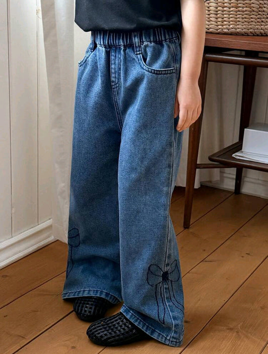 Pantalón de Jeans Acampanado con bordado de moño