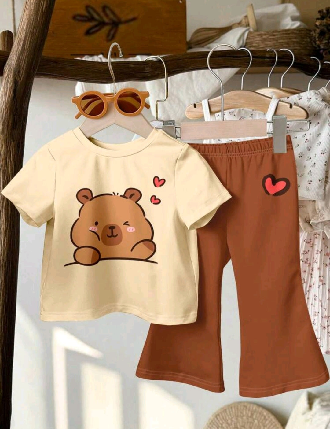 Remera capibara + pantalón