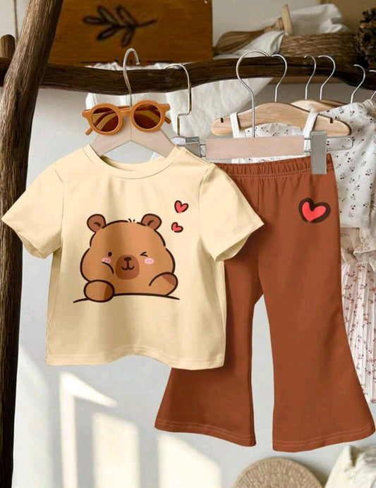 Remera capibara + pantalón