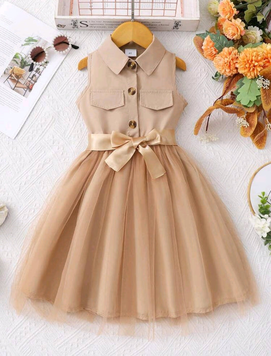 Vestido sin mangas con botones y tul