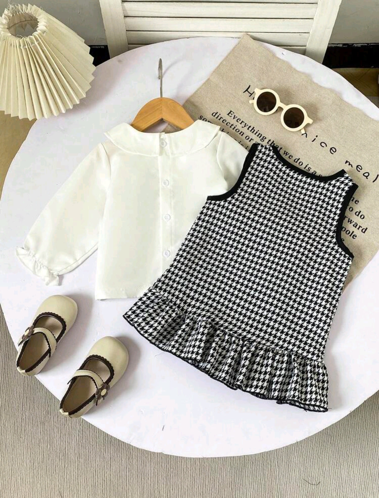 Camisa mangas largas + vestido a cuadro con moños