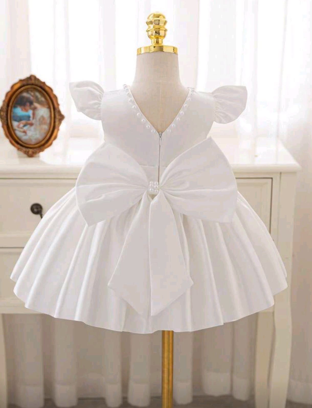 Vestido Elegante blanco con detalles en perlitas