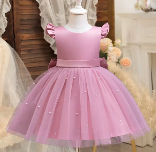 Vestido elegante con detalles en perlitas