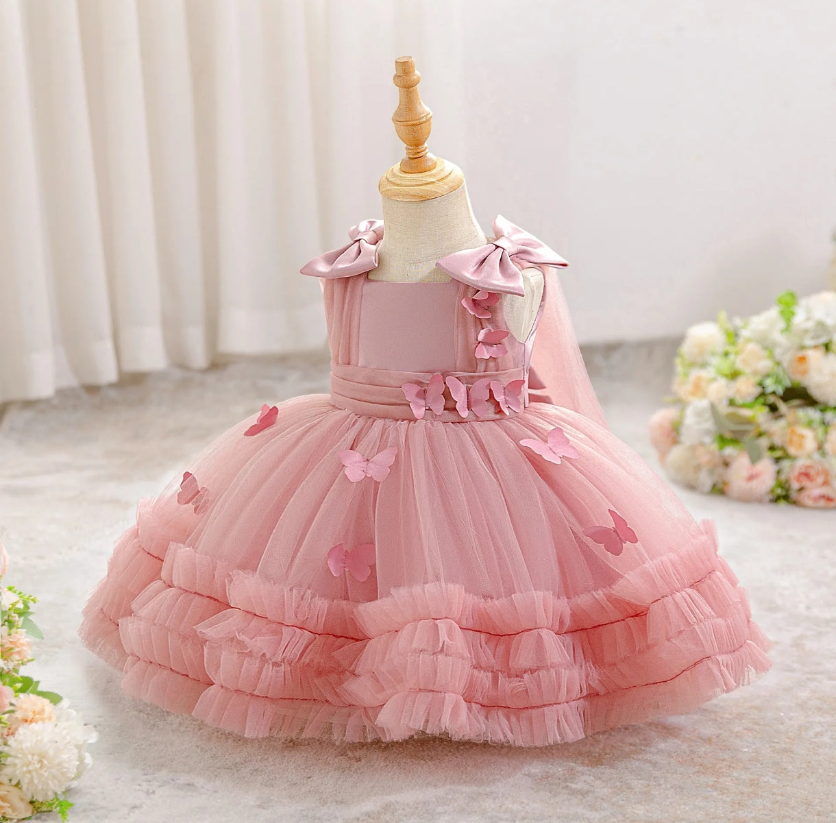 Vestido Elegante con detalles en mariposas