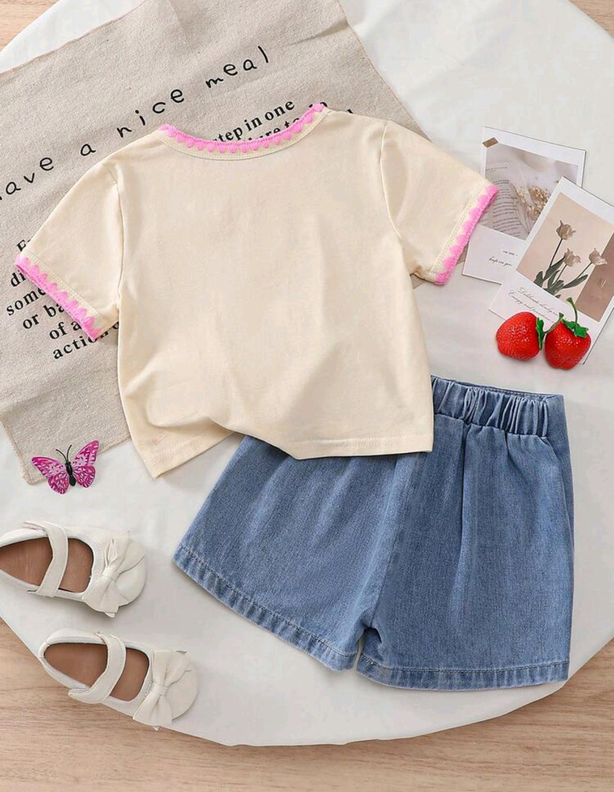 Blusa con bordados de moño+ short pollera de Jeans