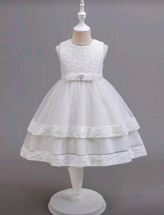 Vestido blanco de tul, doble escamas