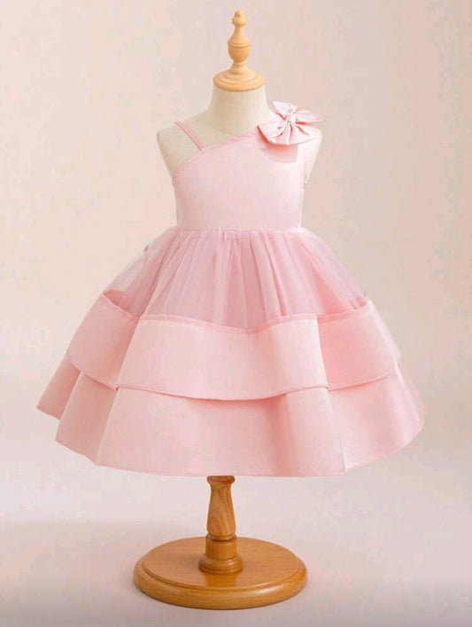 Vestido elegante, mangas asimétrica