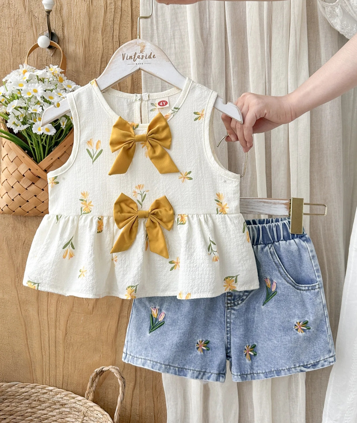 Blusa con mangas estampado+ short de Jeans con bordados