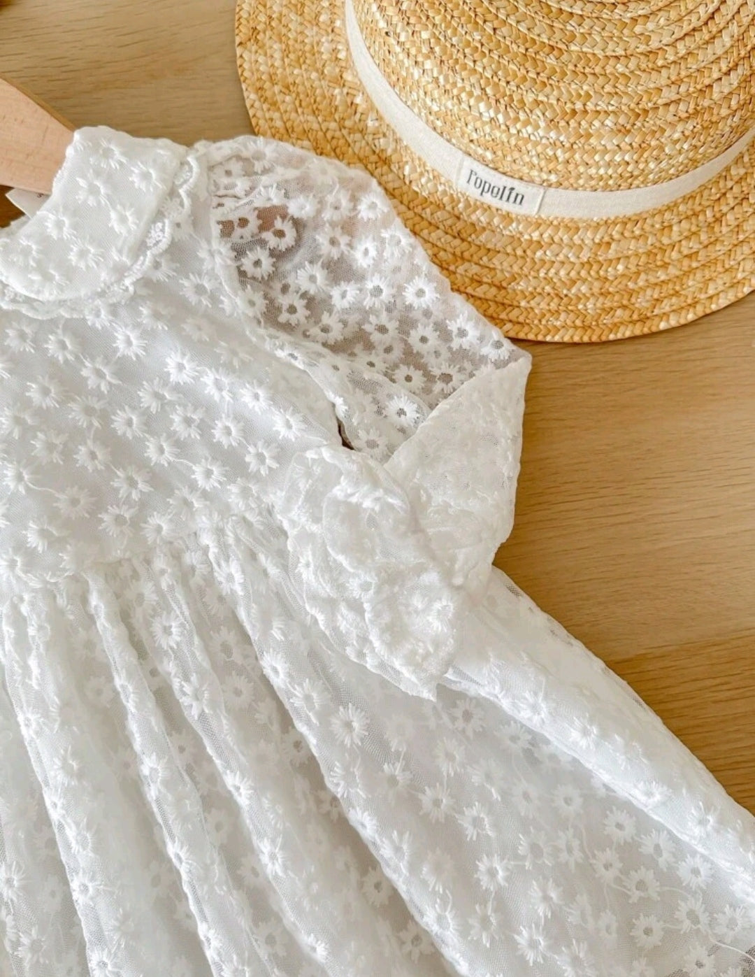Vestido blanco mangas largas de renda