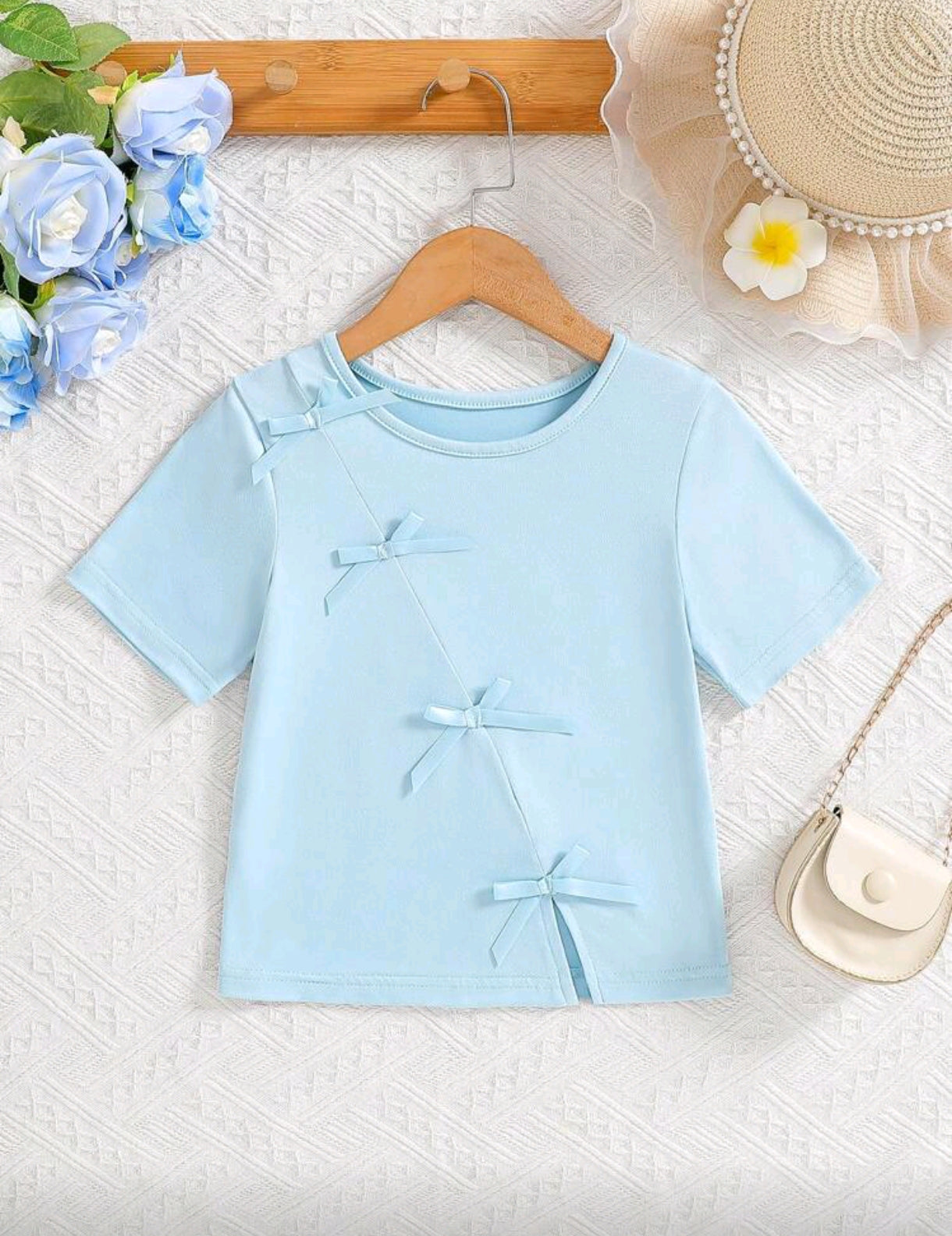 Remera con detalles en moños