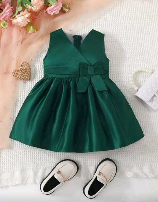 Vestido Elegante de Satén con lazo Frontal