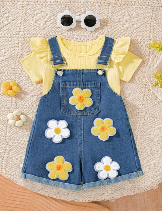 Blusa acanalada + Jardinera de Jeans con flores