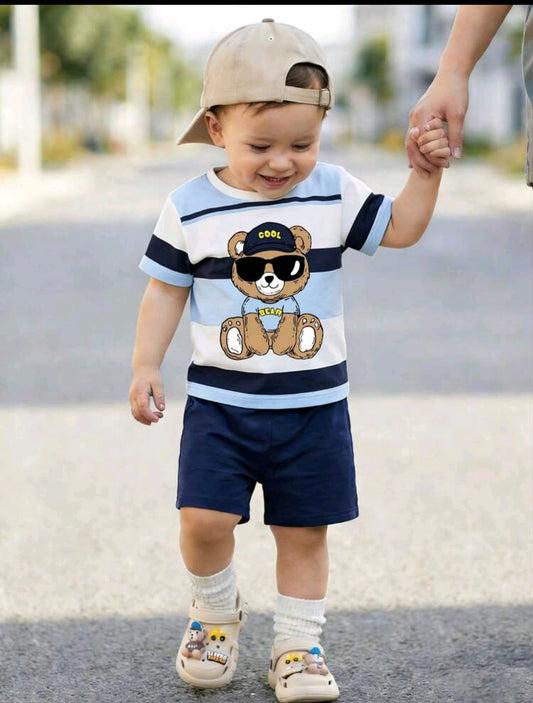 Remera a rayas con diseño de osito + short