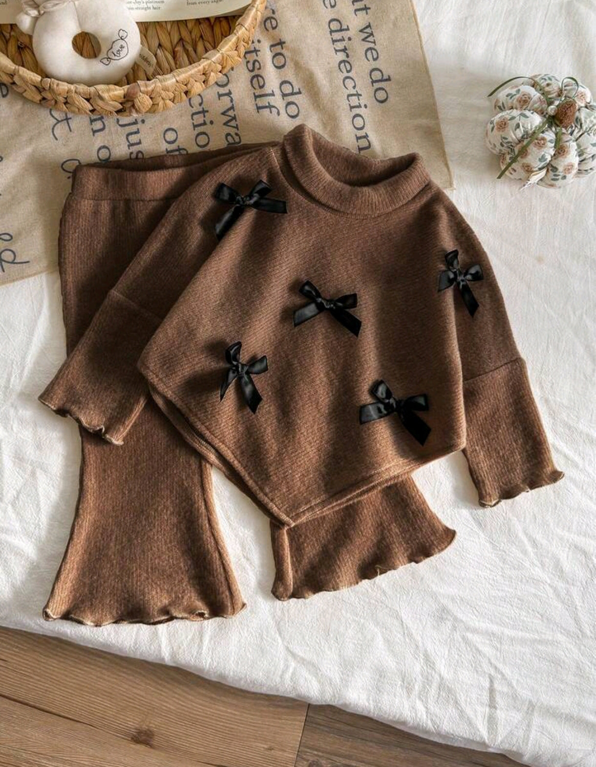 Abrigo de hilo con cuello + pantalón acampanado