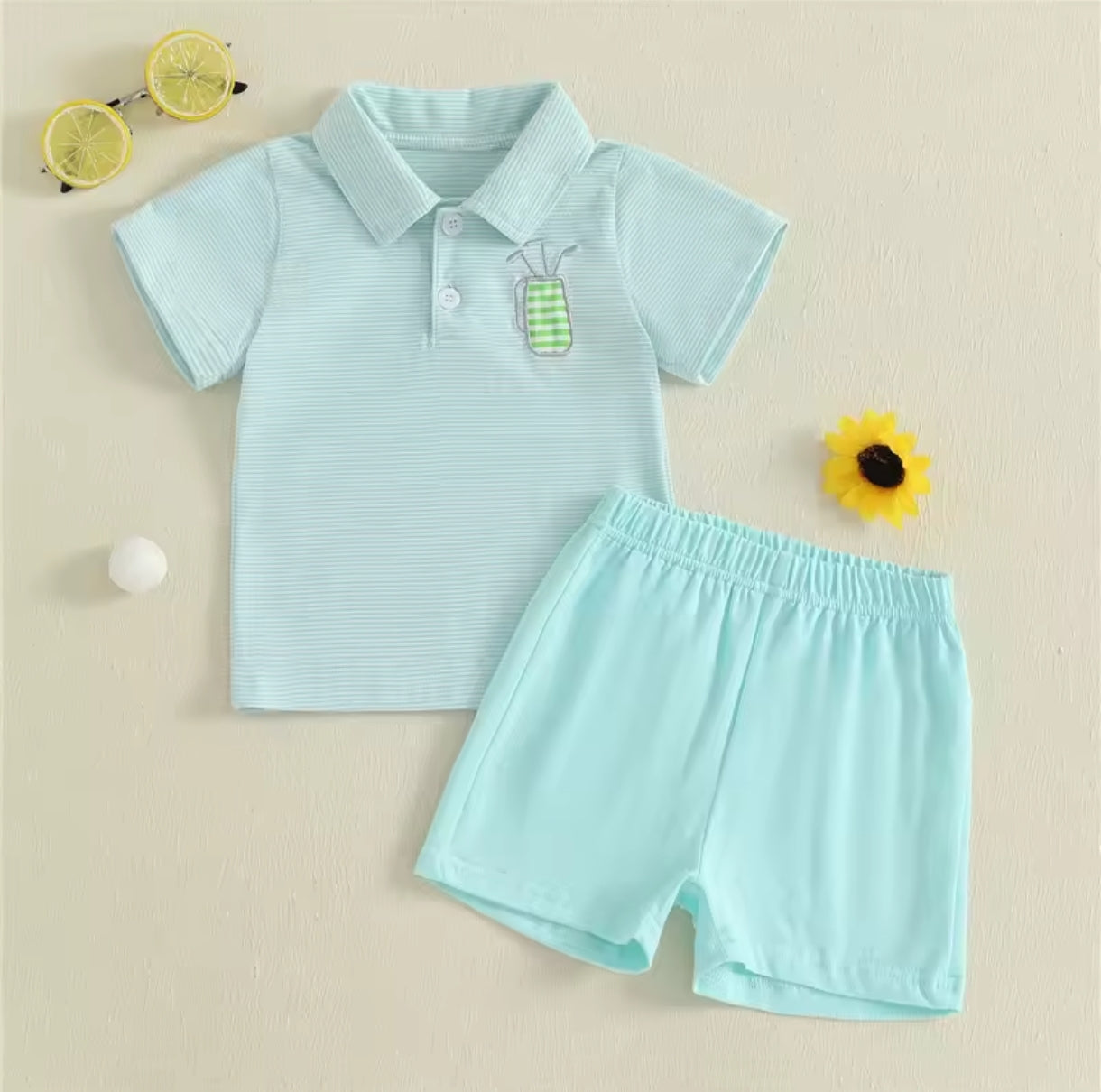 Remera a rayas con cuello + short