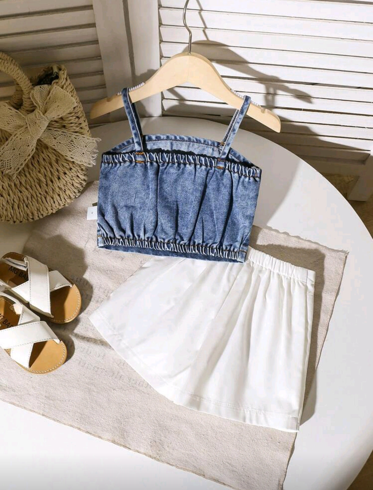 Top con tiritas de jeans + short de jeans